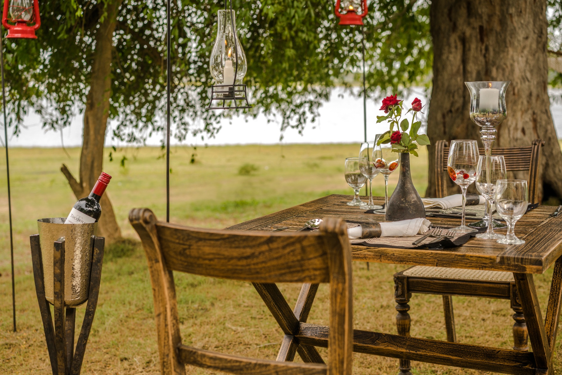 Lakeside Dining